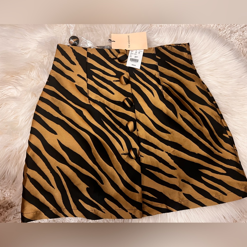 The Andamane skirt zebra L but runs small